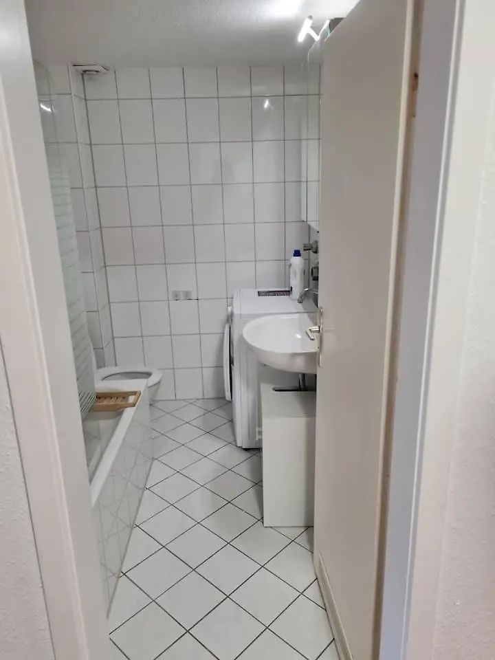 Duesseldorf Delight: Prime Location Near Iconic Landmarks גרמניה